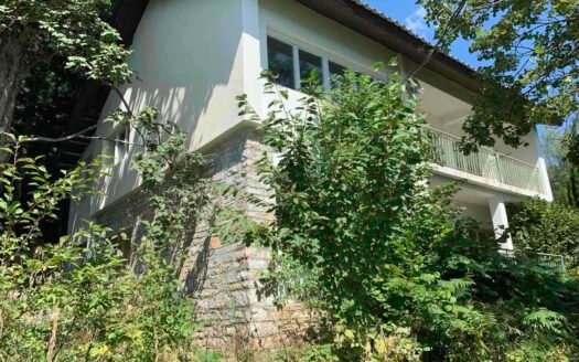 Се продава прекрасна викендица во Маврово, над полицијата