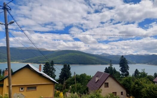 Се продава прекрасна викендица во Маврово, над полицијата