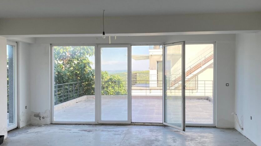 Се продава стан во Сопиште – 130 м²