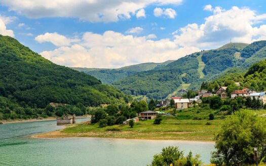 На продажба – Плац во Маврово