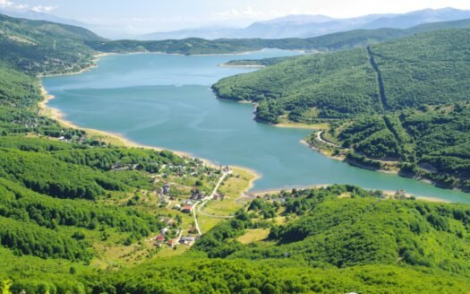 На продажба – Плац во Маврово
