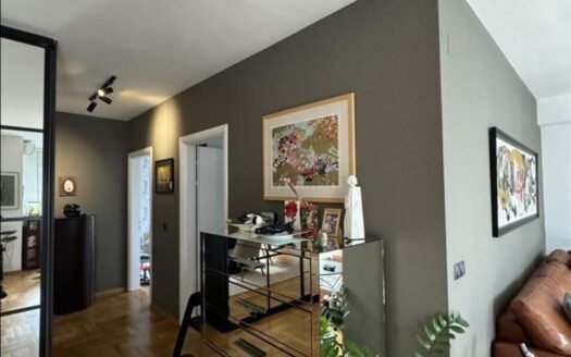 Се продава луксузен четирисобен стан во Карпош