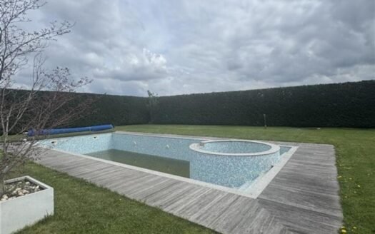 ЕКСКЛУЗИВНА ЛУКСУЗНА ВИЛА СО БАЗЕН ВО БАРДОВЦИ