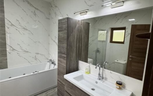 ЕКСКЛУЗИВНА ЛУКСУЗНА ВИЛА СО БАЗЕН ВО БАРДОВЦИ